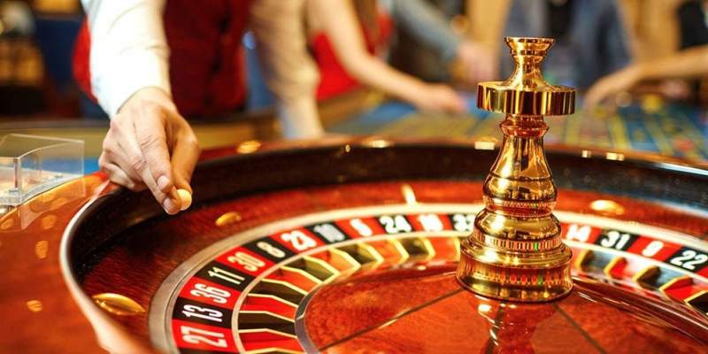 Casino bùng nổ thăng hoa cùng nữ dealer nóng bỏng